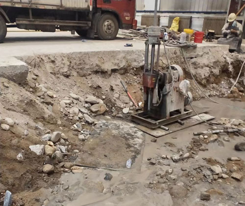 弓长岭公路下沉压浆